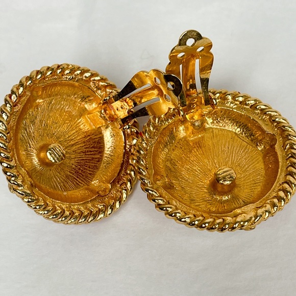 GAY BOYER Red White Gold Enamel Clip On Earrings - Picture 9 of 10